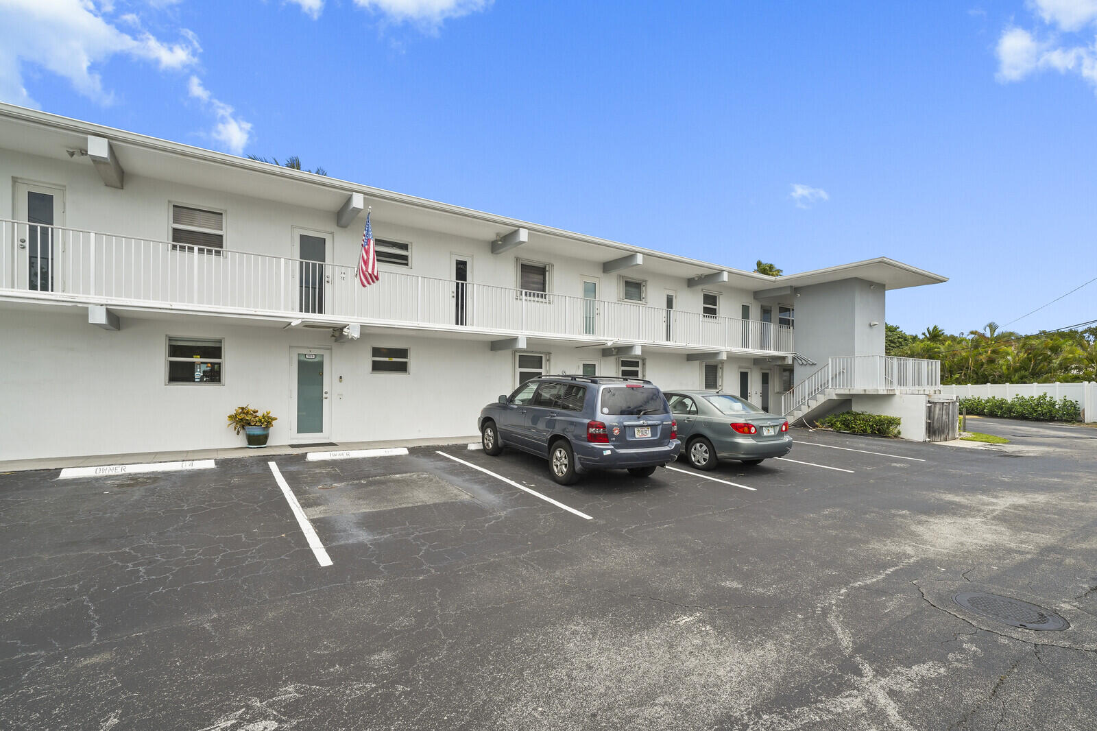 MICHIGAN BUILDING CONDO - Residential Lease