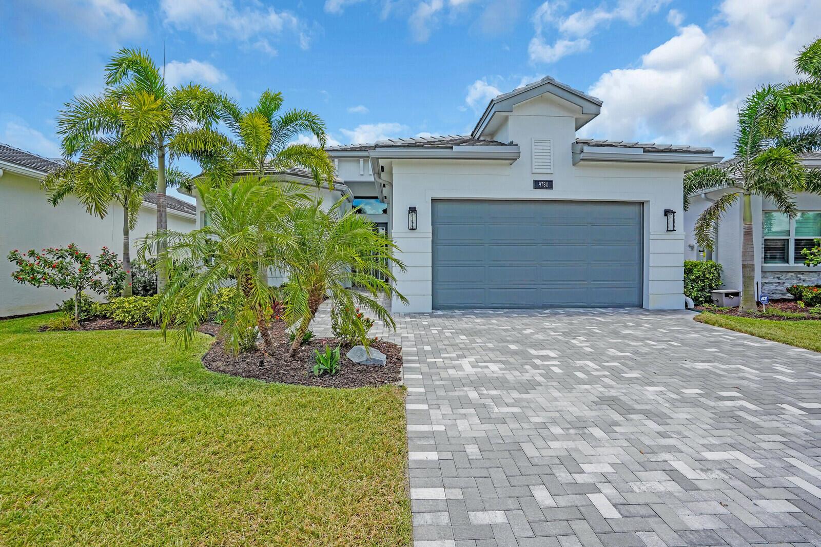 9780 Golden Dunes Lane, Boynton Beach, FL, 33473/$1,389,900 4 9780 Golden Dunes Lane