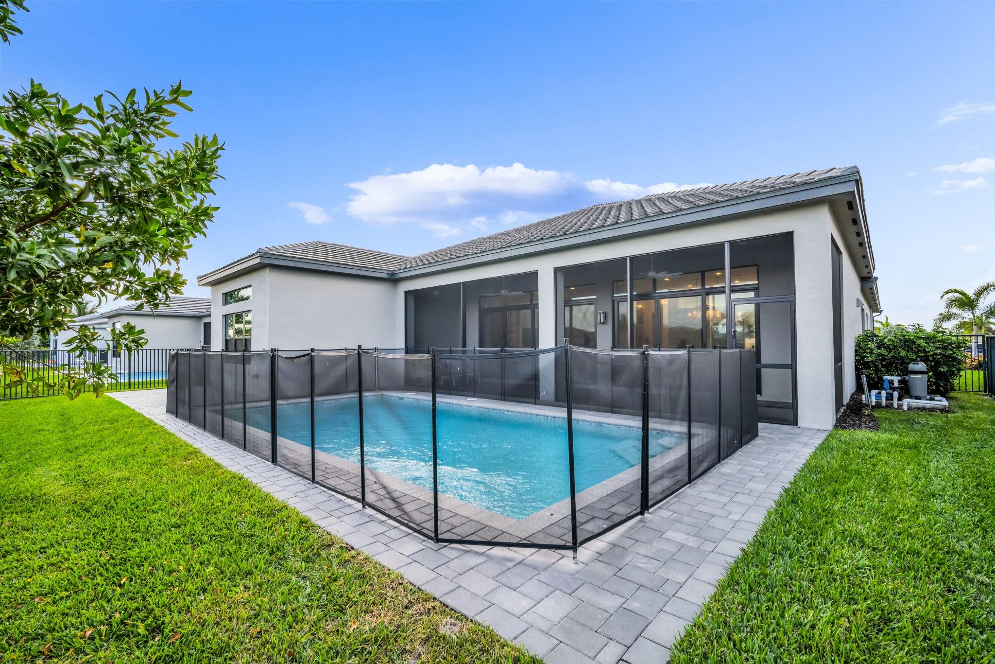 Valencia Grand - Residential Lease