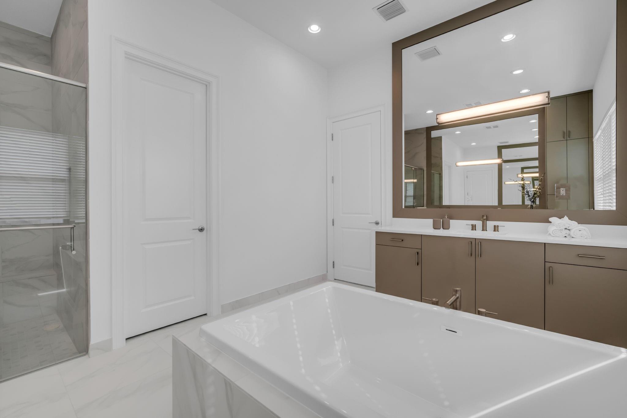 Valencia Grand - Residential Lease