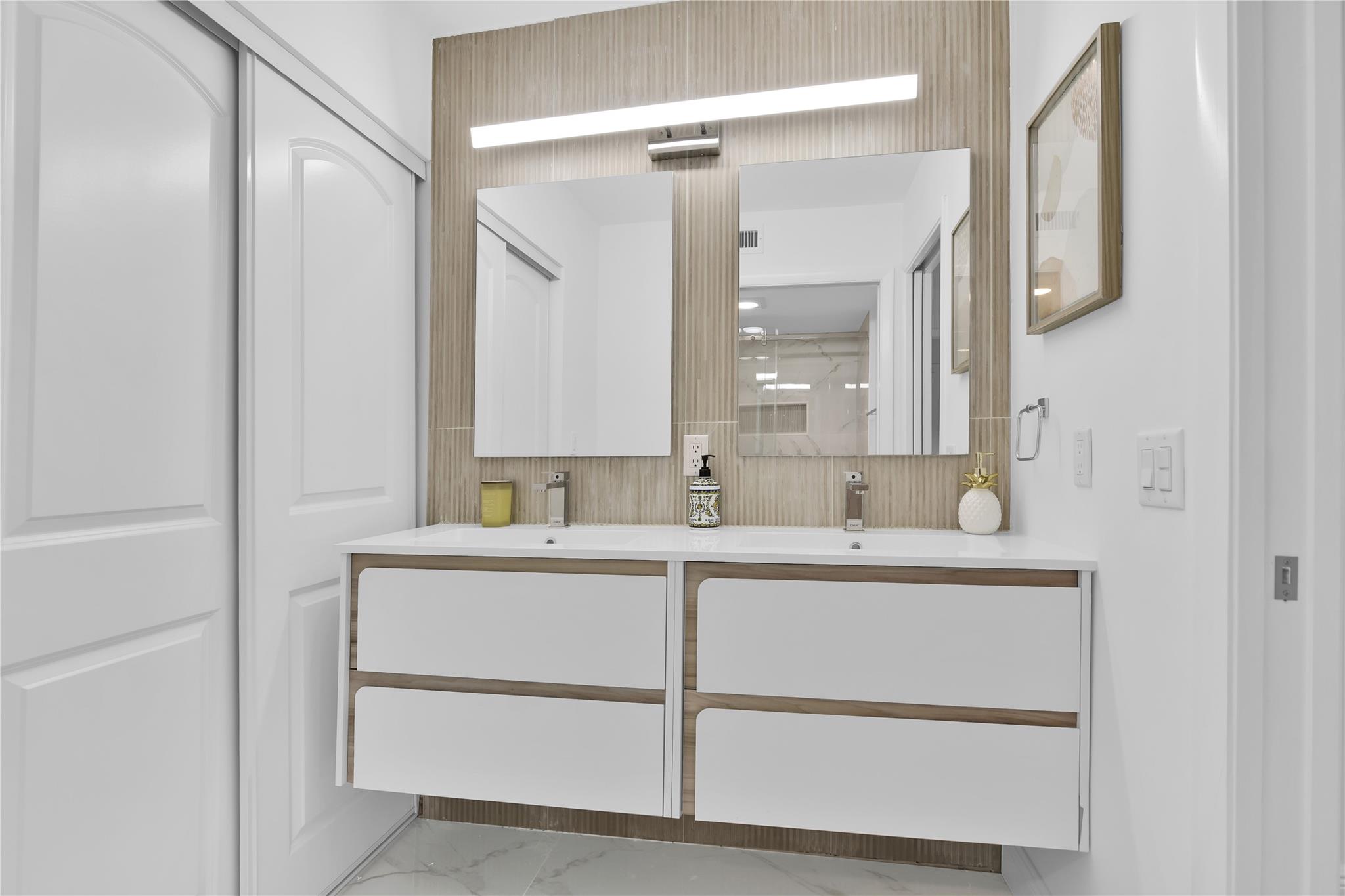 WATERSEDGE AT THE LAKES O - Residential