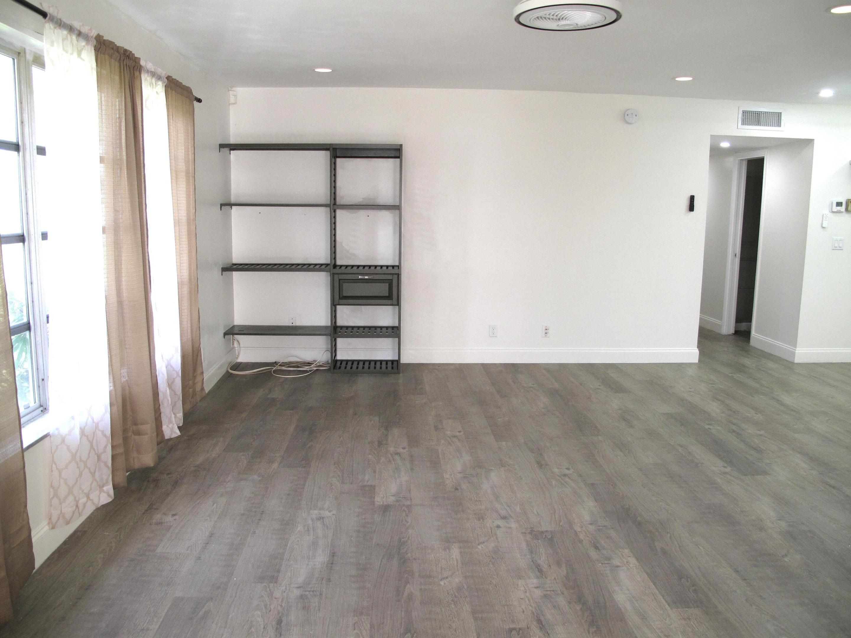 HIGH POINT OF DELRAY SEC 5 CONDO - Residential