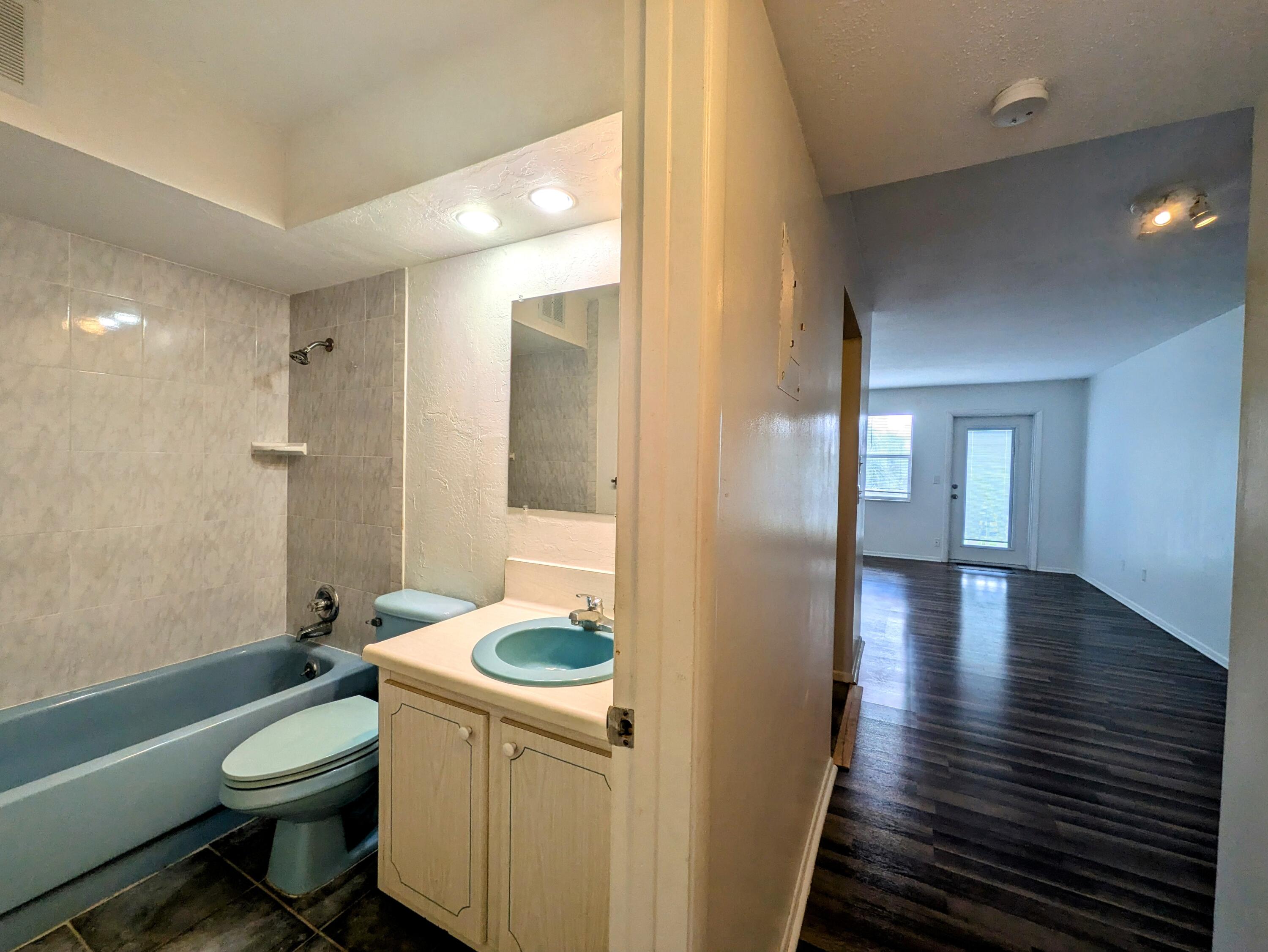 LAKE COLONY APTS THREE IN - Residential