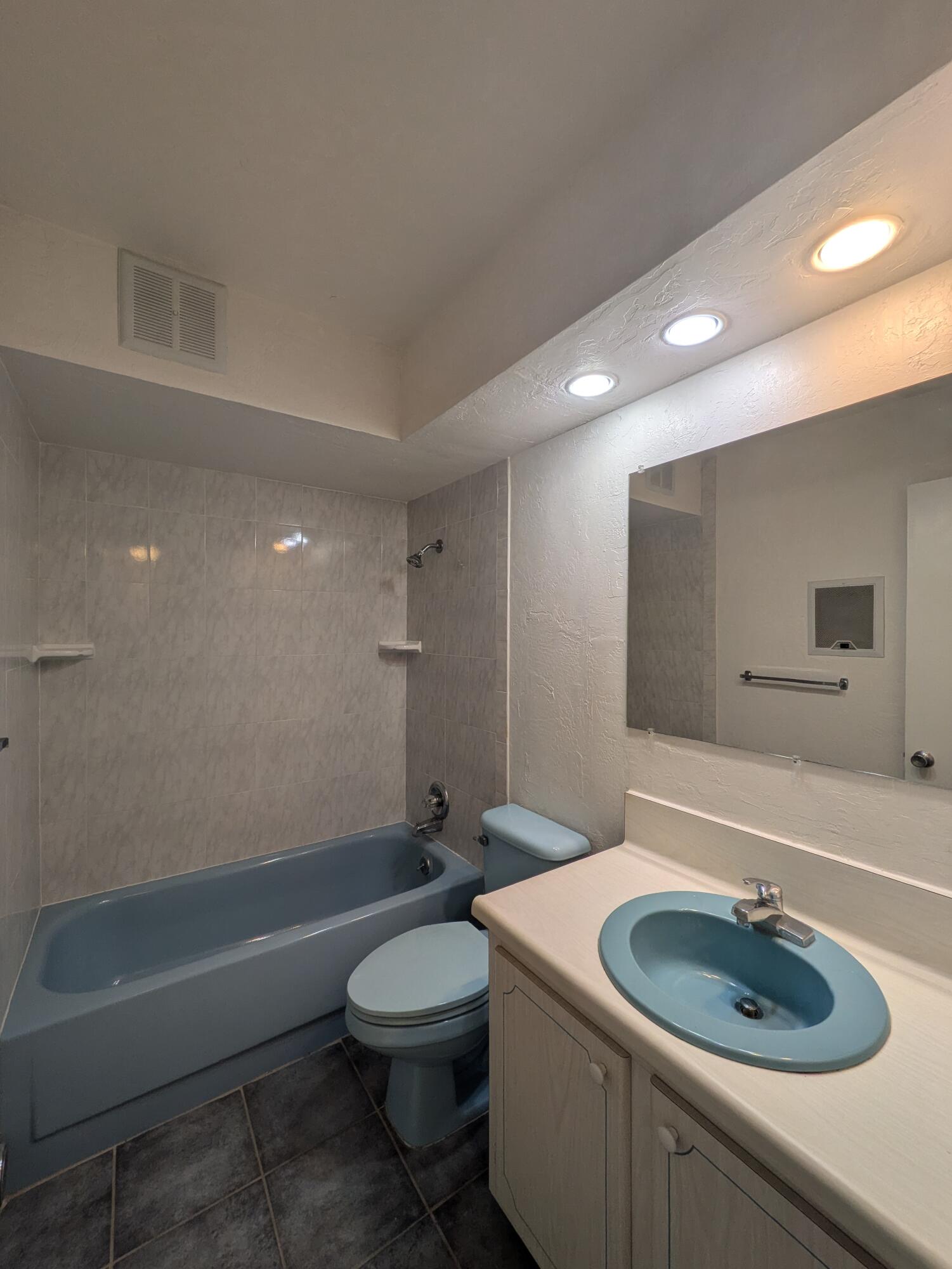 LAKE COLONY APTS THREE IN - Residential