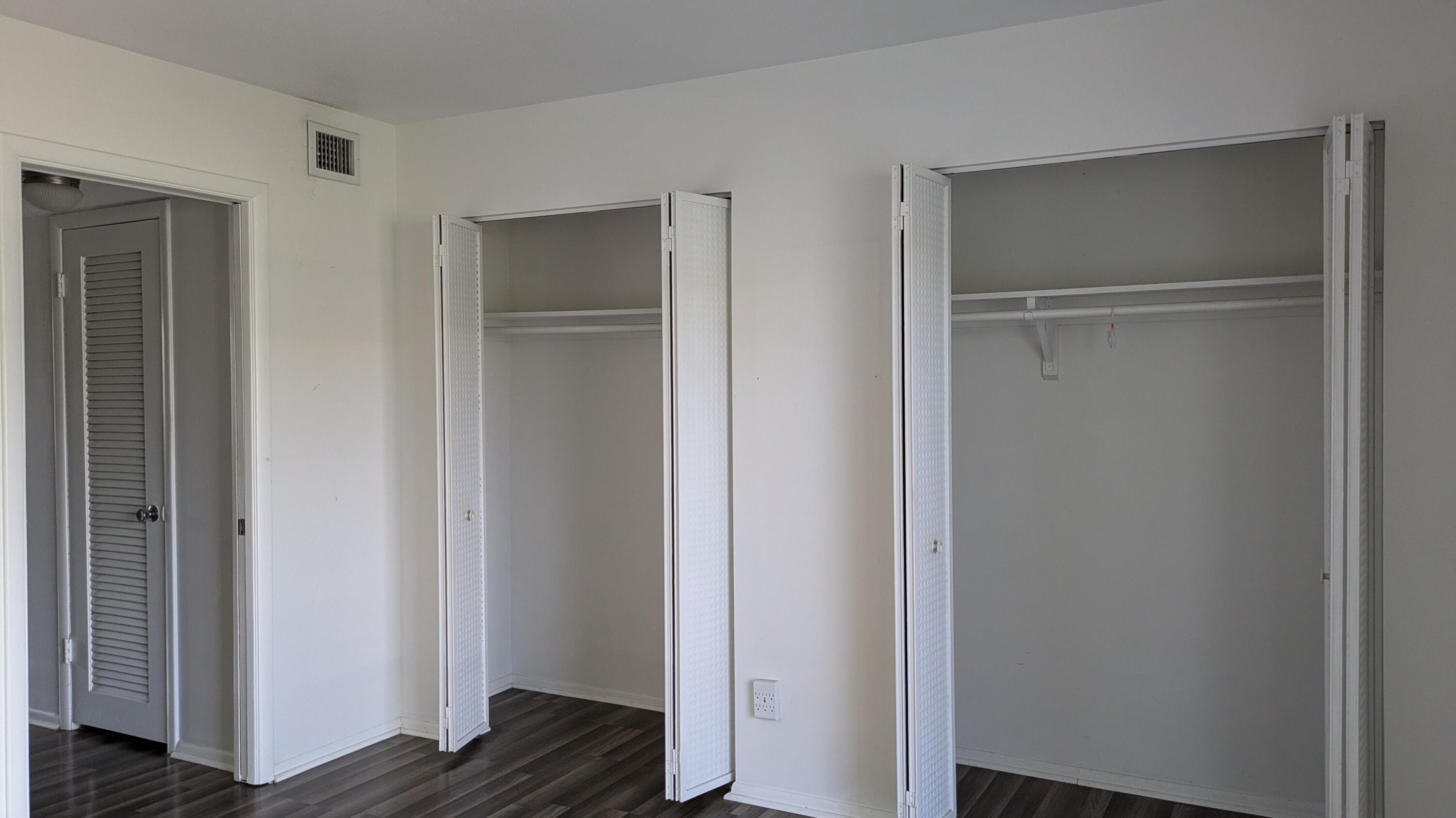 LAKE COLONY APTS THREE IN - Residential