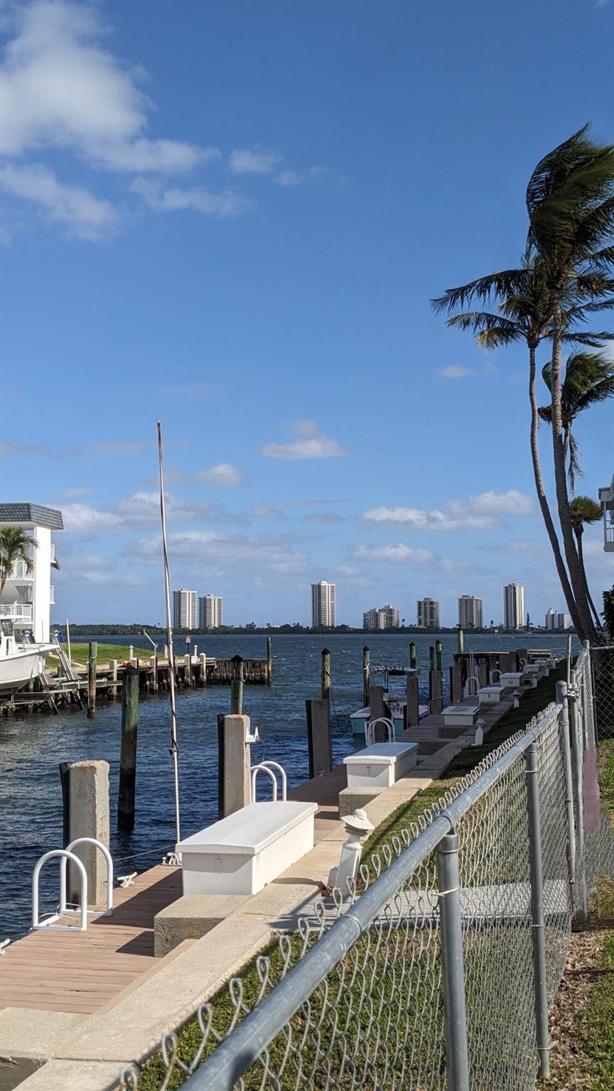 131 Doolen Court 208, North Palm Beach, FL, 33408/$149,999 3 131 Doolen Court 208