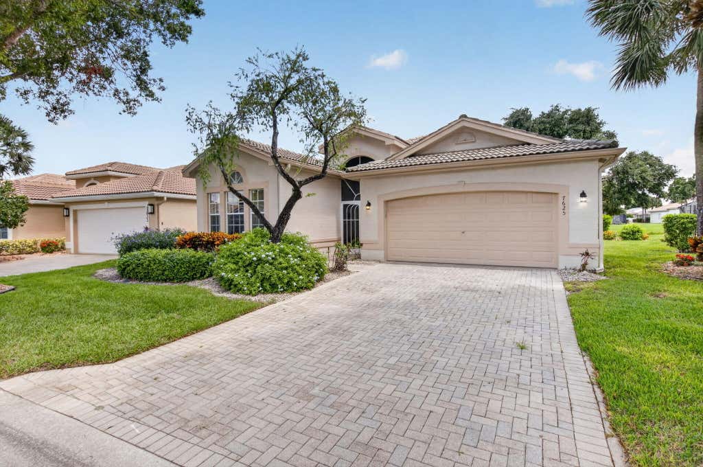 Photo of 7625 Las Cruces Court, Boynton Beach, FL 33437 (MLS # B26060153)