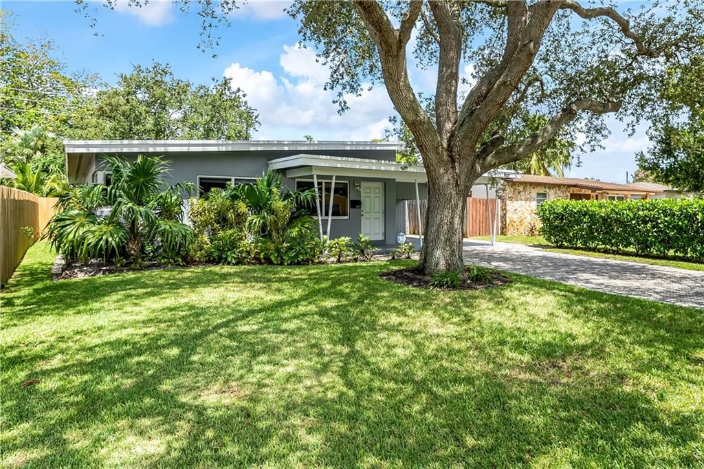 Photo of 1633 NE 16th Ave, Fort Lauderdale, FL 33305 (MLS # F10289715)