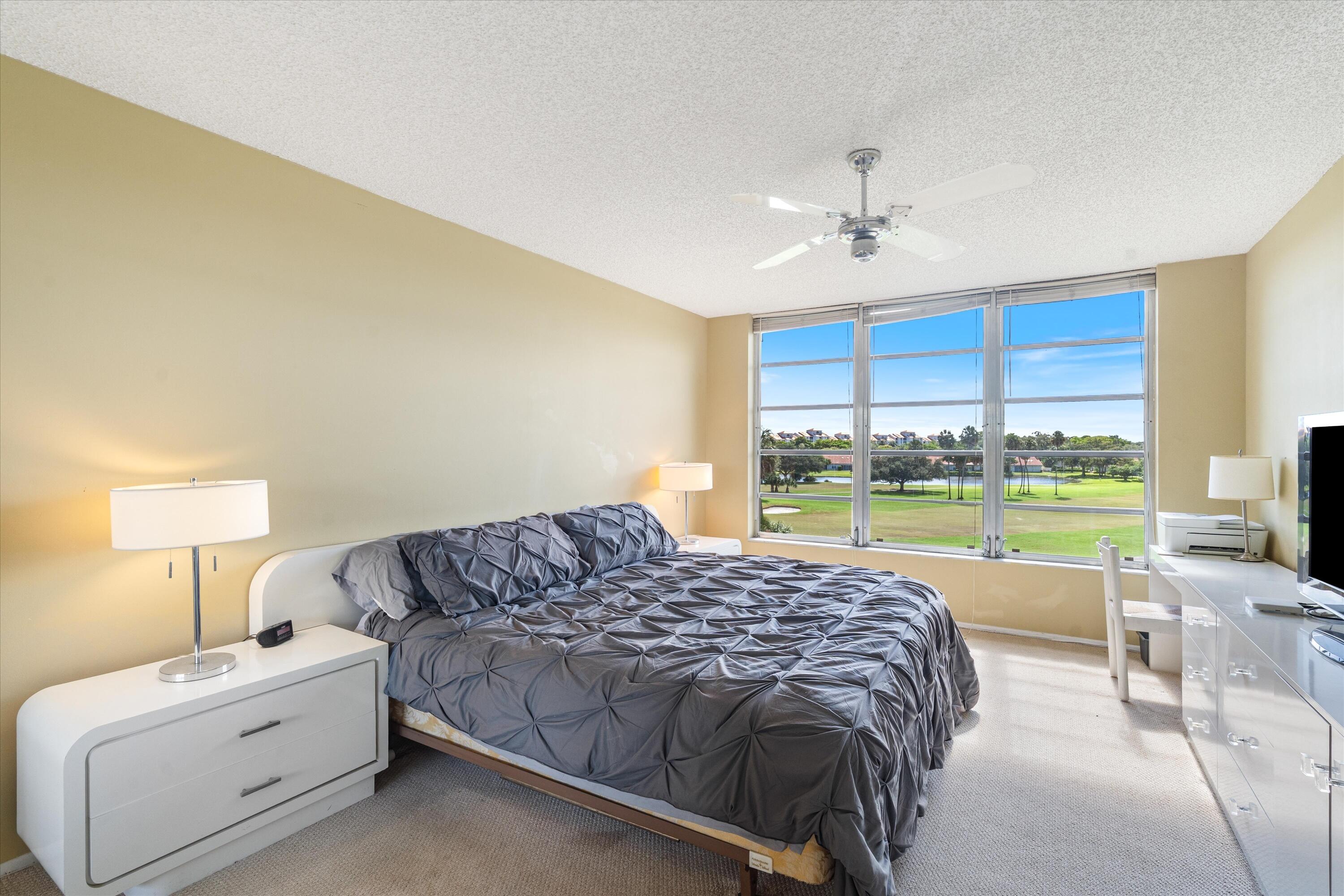 3980 Oaks Clubhouse Drive 411