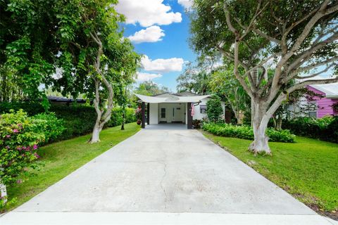 718 N Lakeside Dr Lake Worth Beach FL 33460