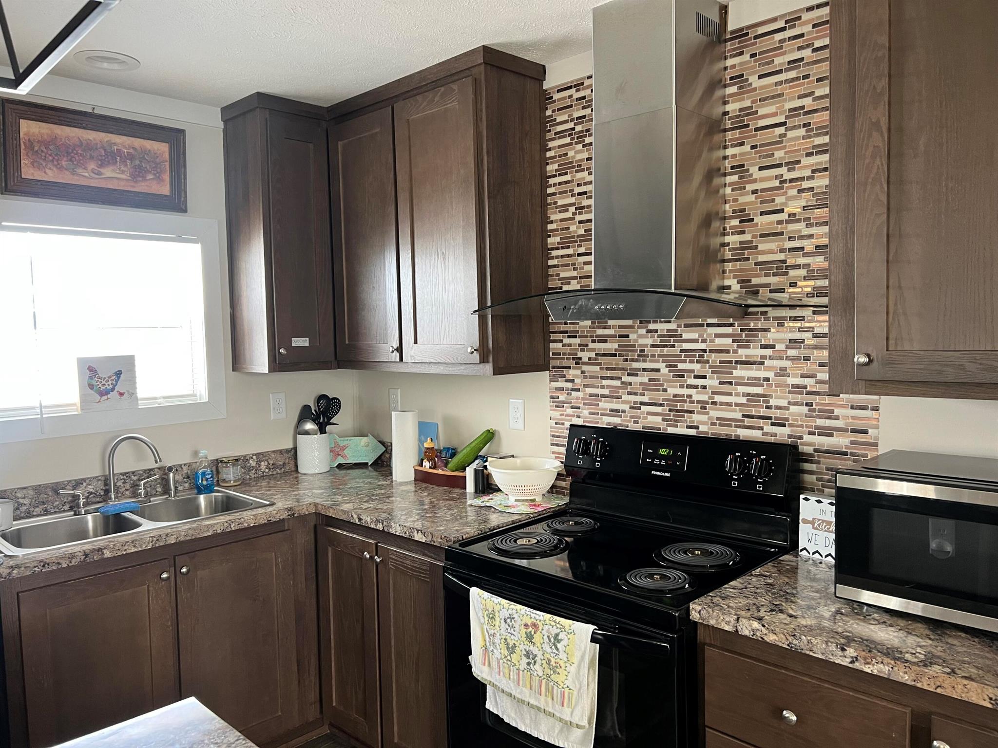 121 Sandhill Boulevard
