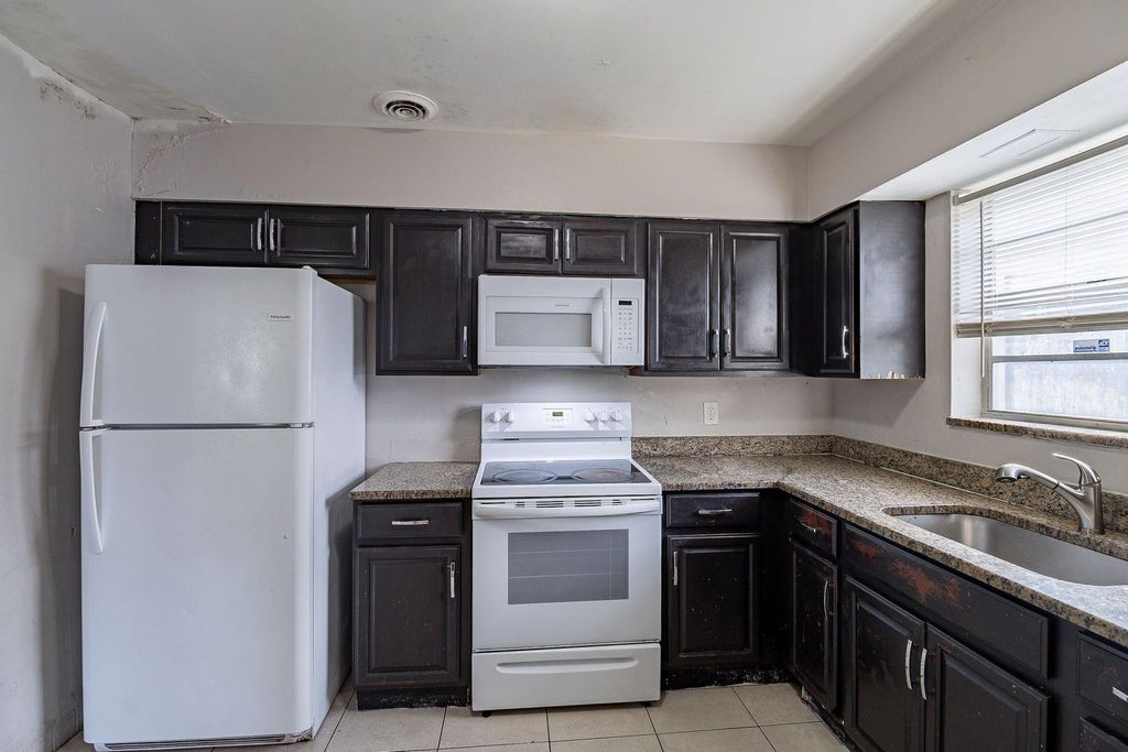 Photo of 404 NW 5th Avenue, Boynton Beach, FL 33435 (MLS # F10528625)