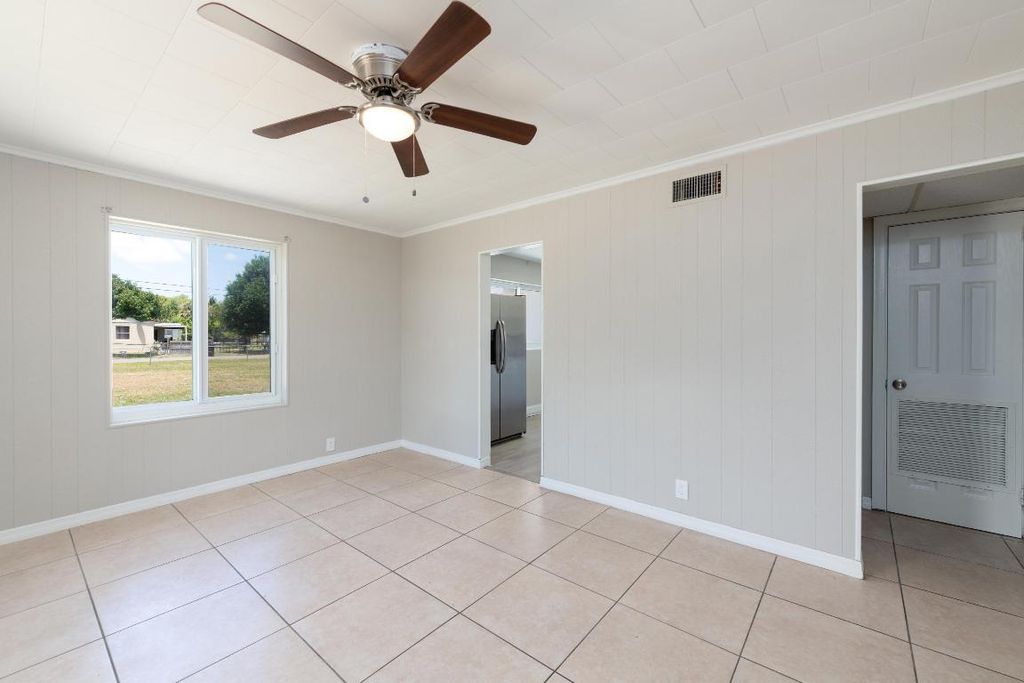 Photo of 1004 S 15th Street, Fort Pierce, FL 34950 (MLS # R10983986)