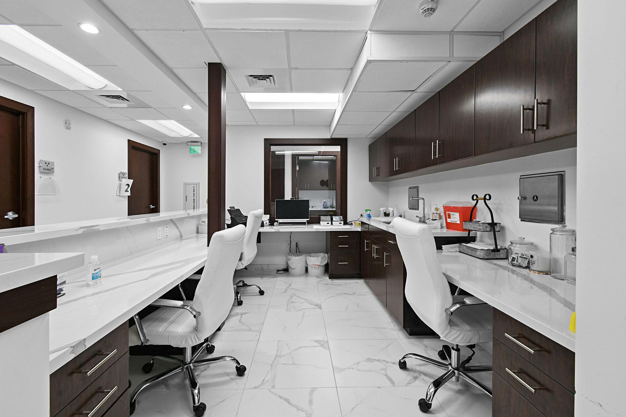 LAKESIDE COURT SOUTH ADD - Commercial Sale