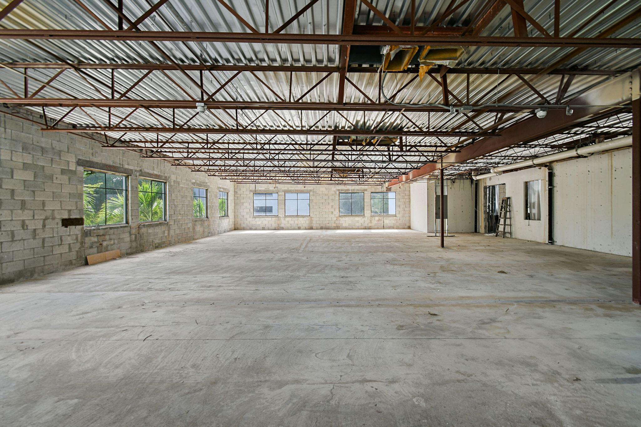 LAKESIDE COURT SOUTH ADD - Commercial Sale