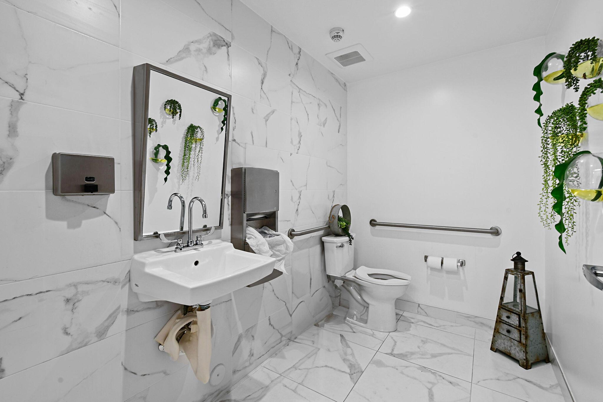 LAKESIDE COURT SOUTH ADD - Commercial Sale