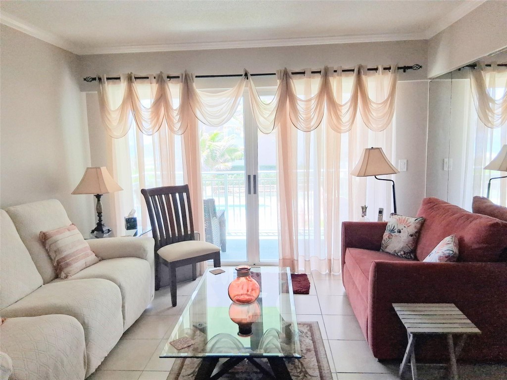 1035 Hillsboro Mile 25