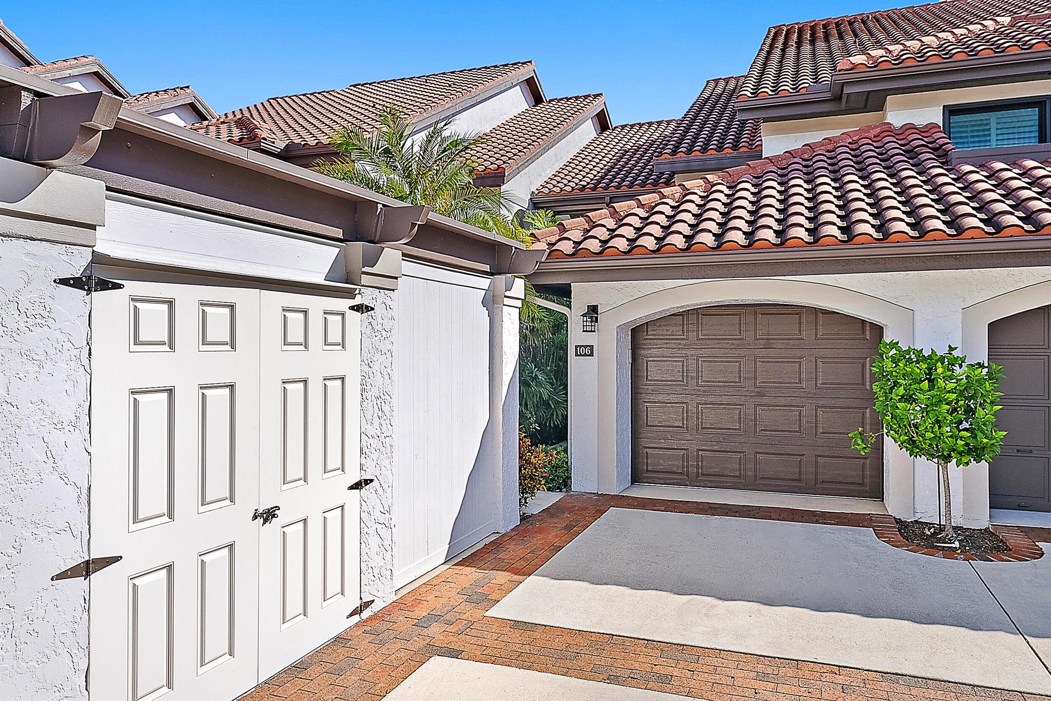 Jonathans Landing - Trade - Residential