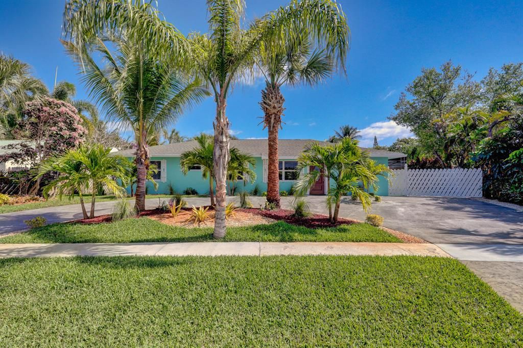 Photo of 1011 Sioux Street, Jupiter, FL 33458 (MLS # R10778529)