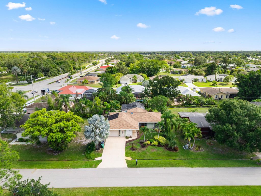 Photo of 1107 SE Cambridge Drive, Port Saint Lucie, FL 34952 (MLS # R11102285)