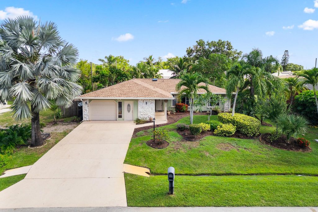 Photo of 1107 SE Cambridge Drive, Port Saint Lucie, FL 34952 (MLS # R11102285)