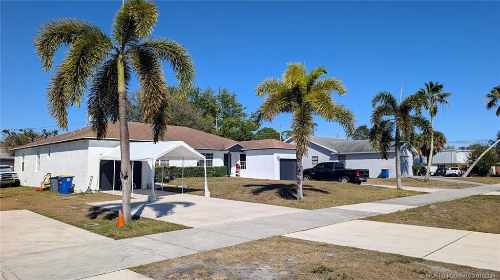 2593 SE Indian Street, Stuart, FL, 34997/$598,800 2 2593 SE Indian Street