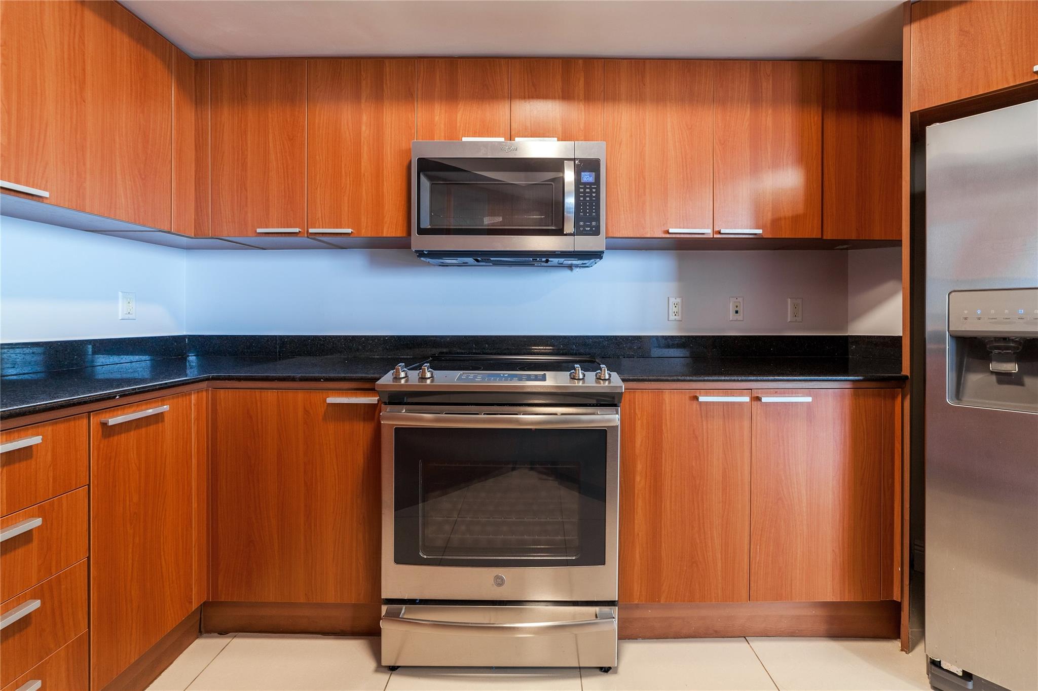 LA PERLA CONDO - Residential Lease