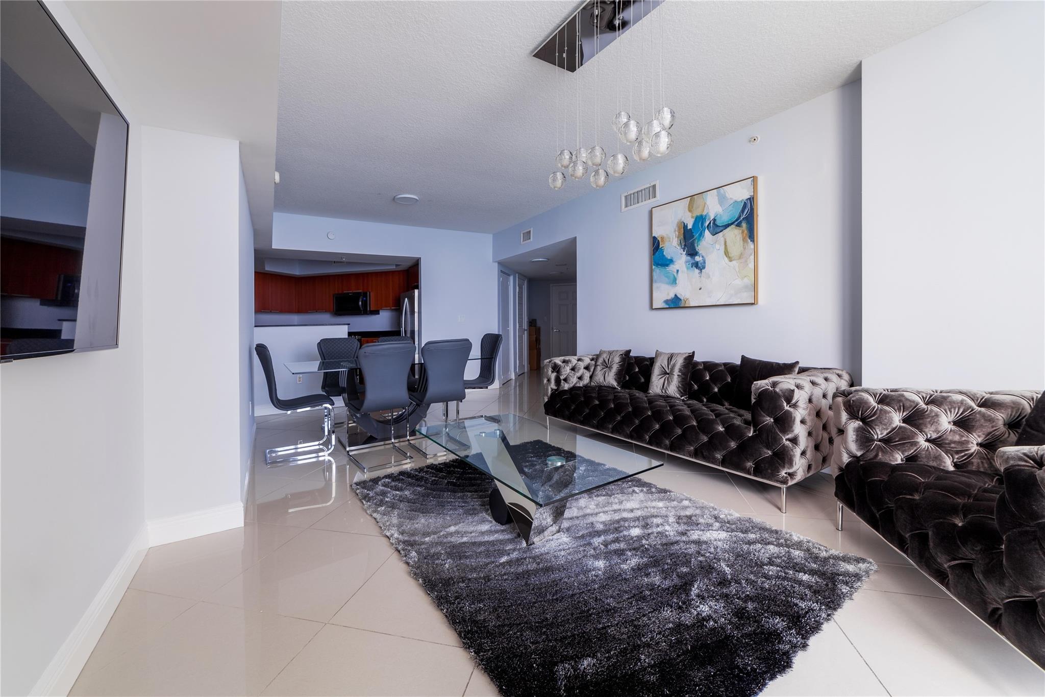 LA PERLA CONDO - Residential Lease