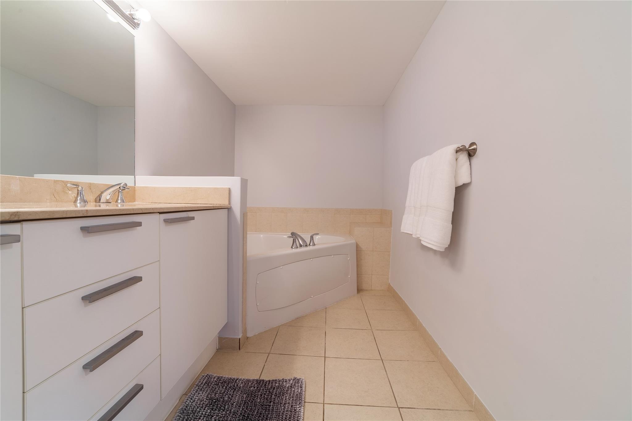 LA PERLA CONDO - Residential Lease