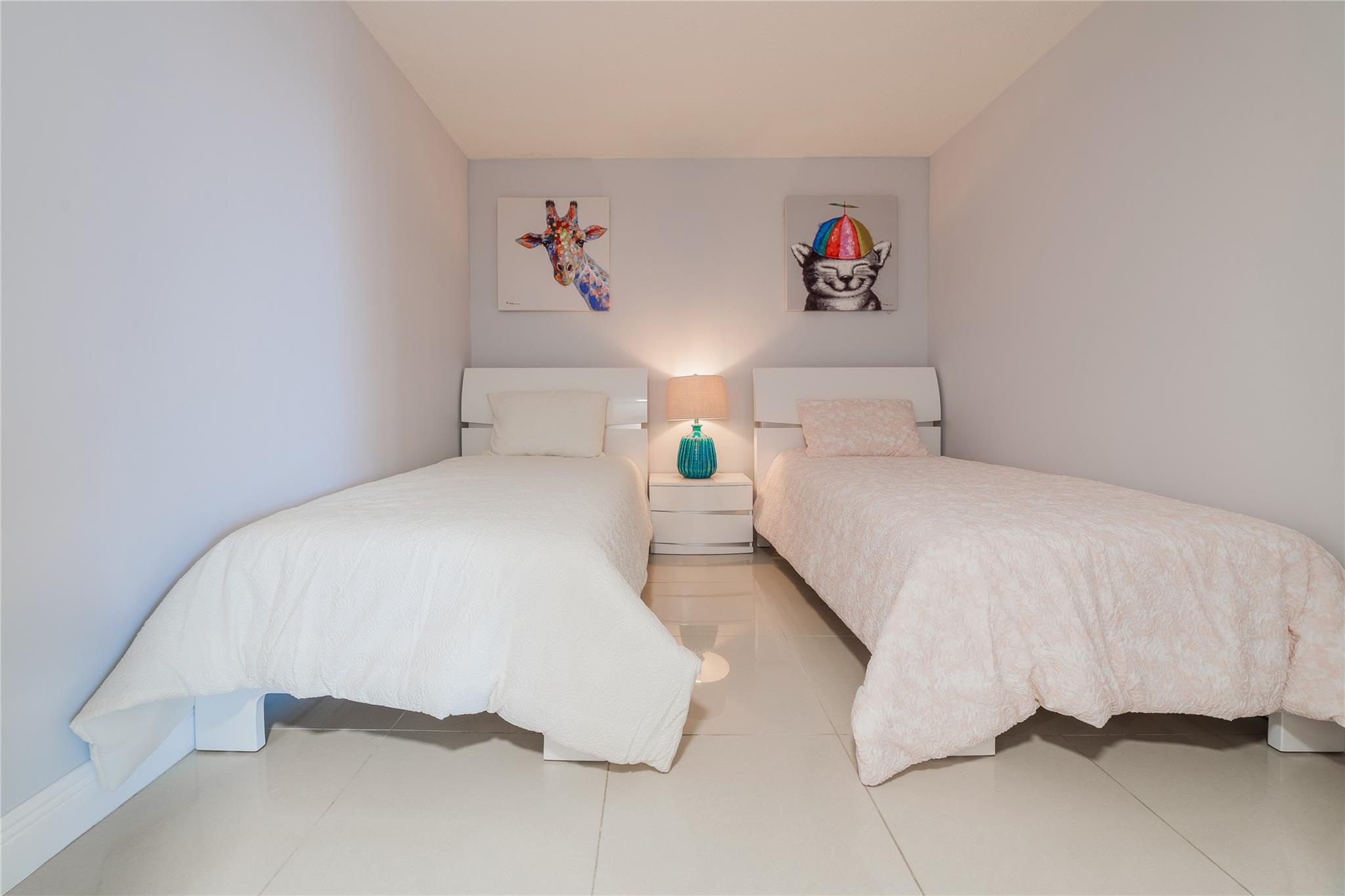 LA PERLA CONDO - Residential Lease