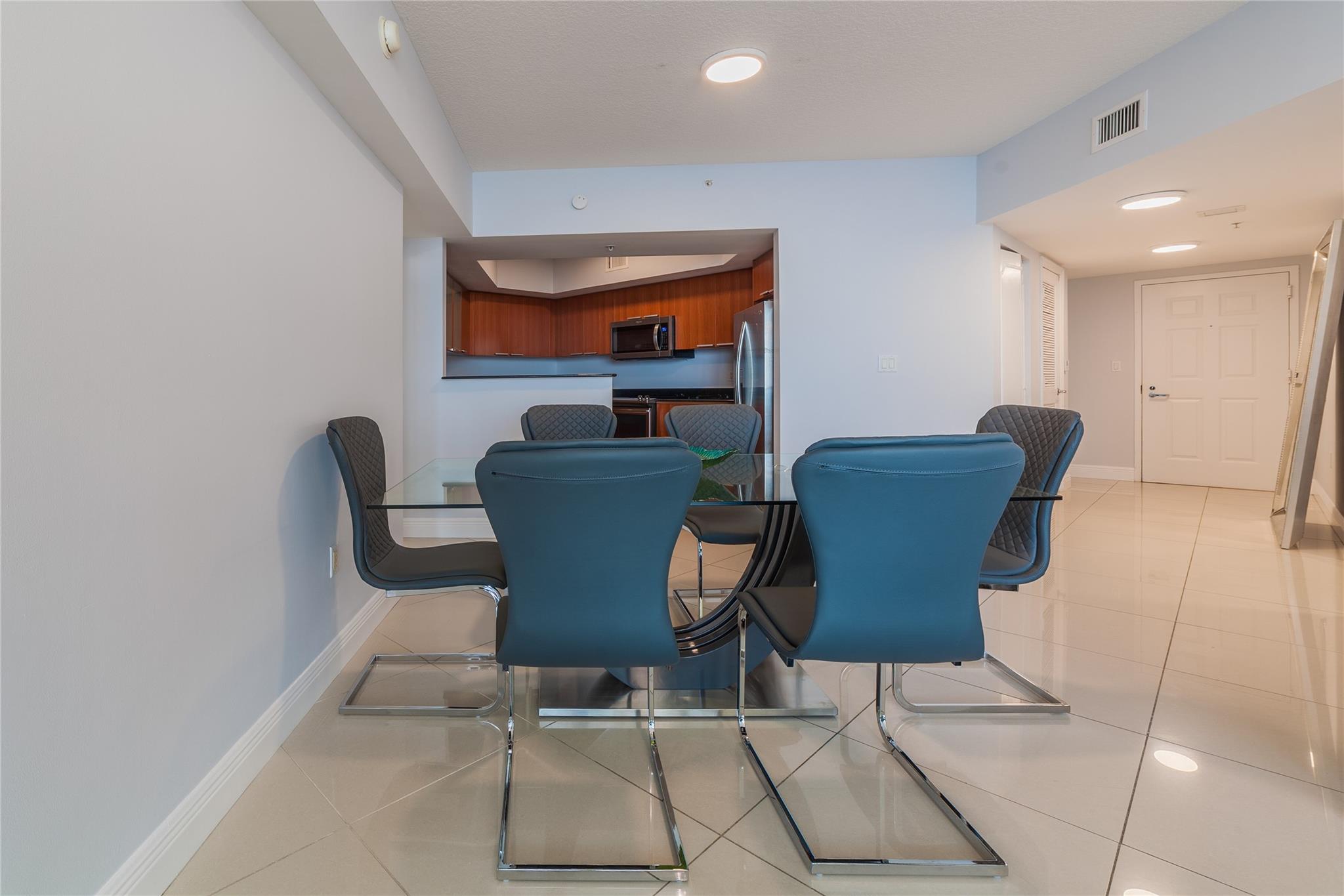 LA PERLA CONDO - Residential Lease