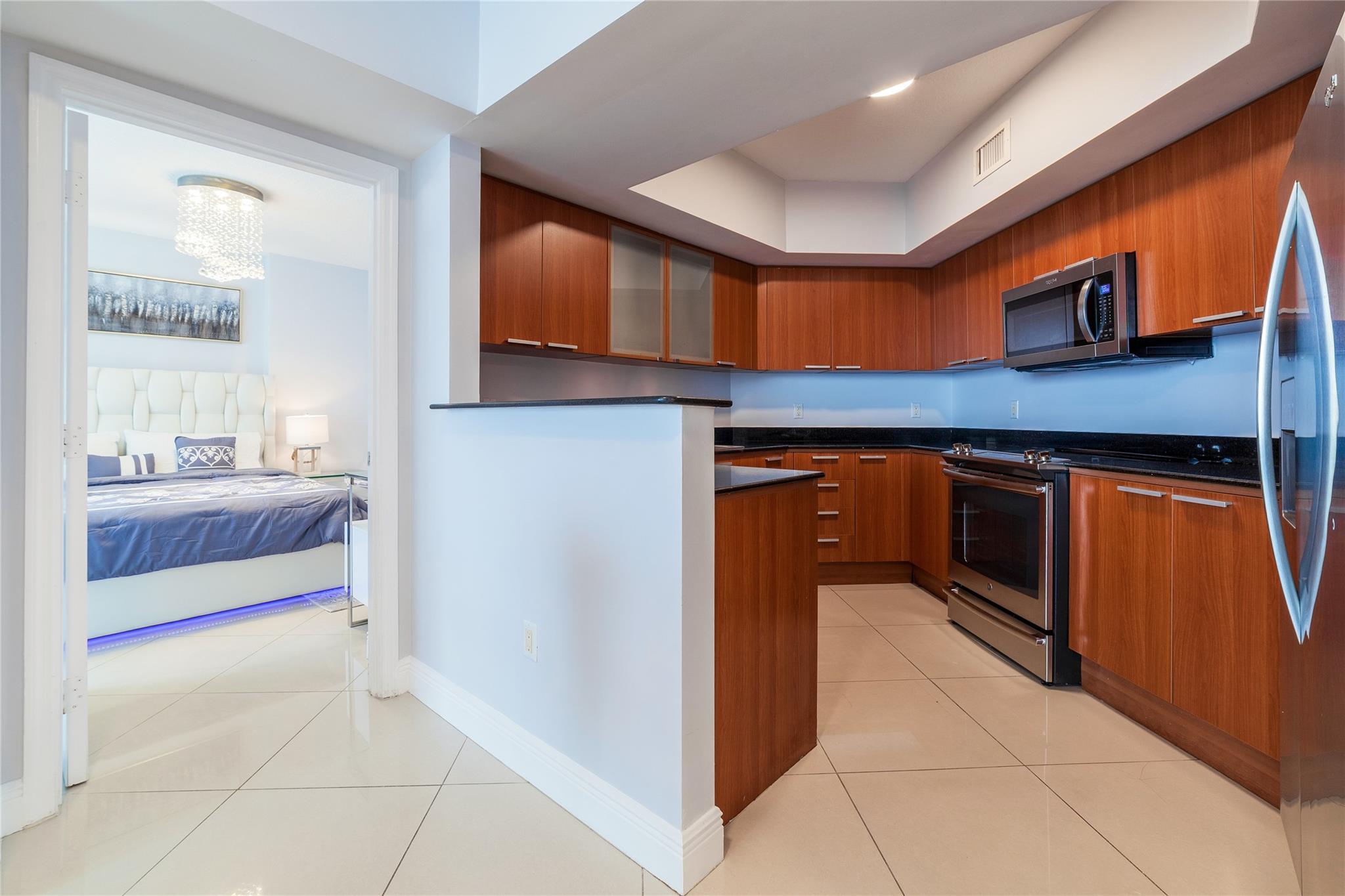 LA PERLA CONDO - Residential Lease