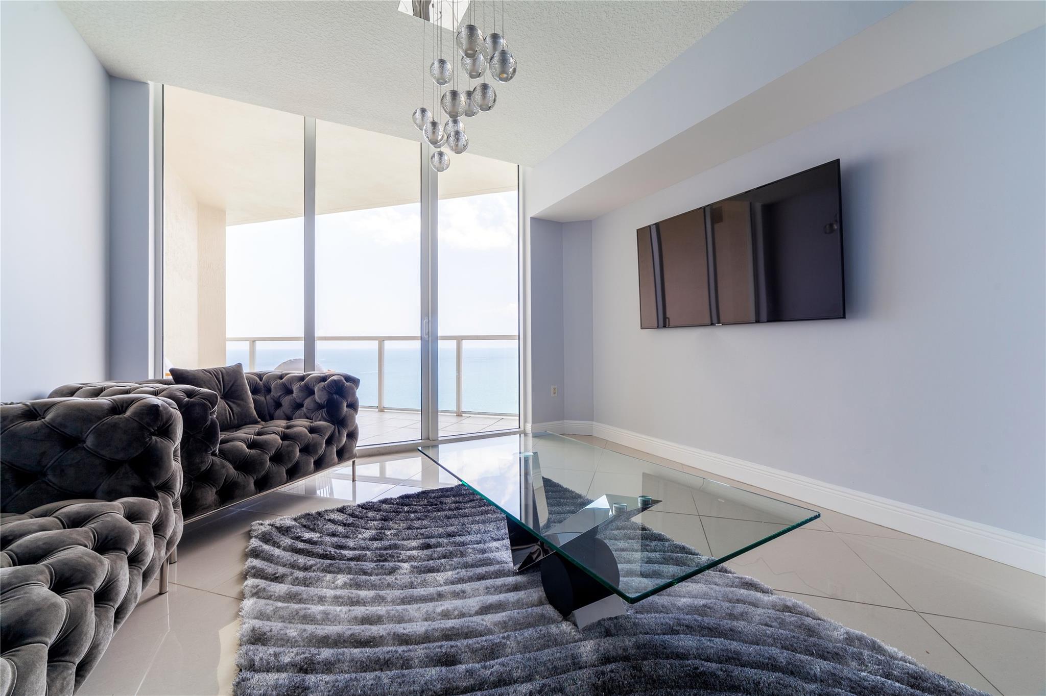 LA PERLA CONDO - Residential Lease