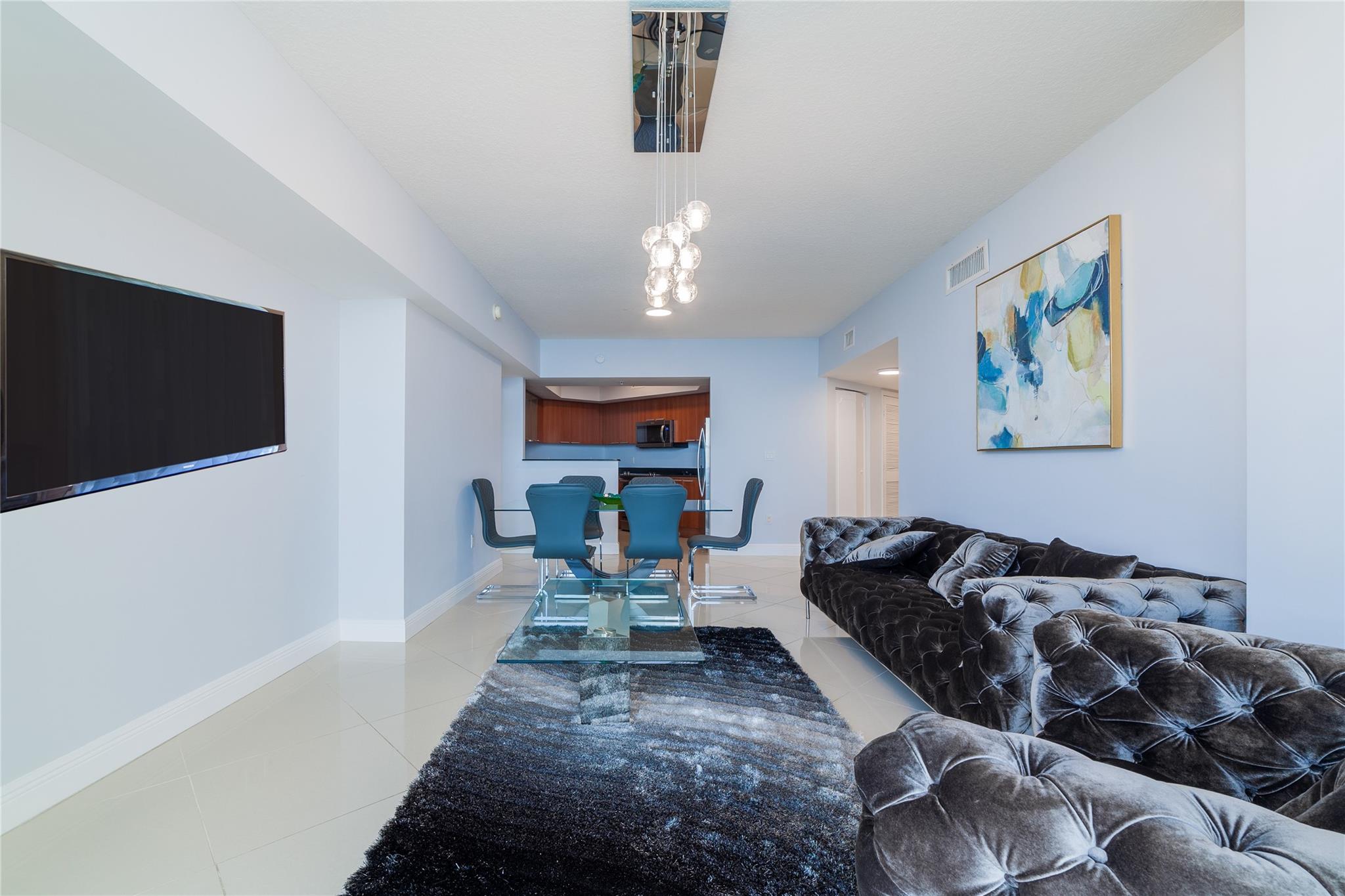 LA PERLA CONDO - Residential Lease