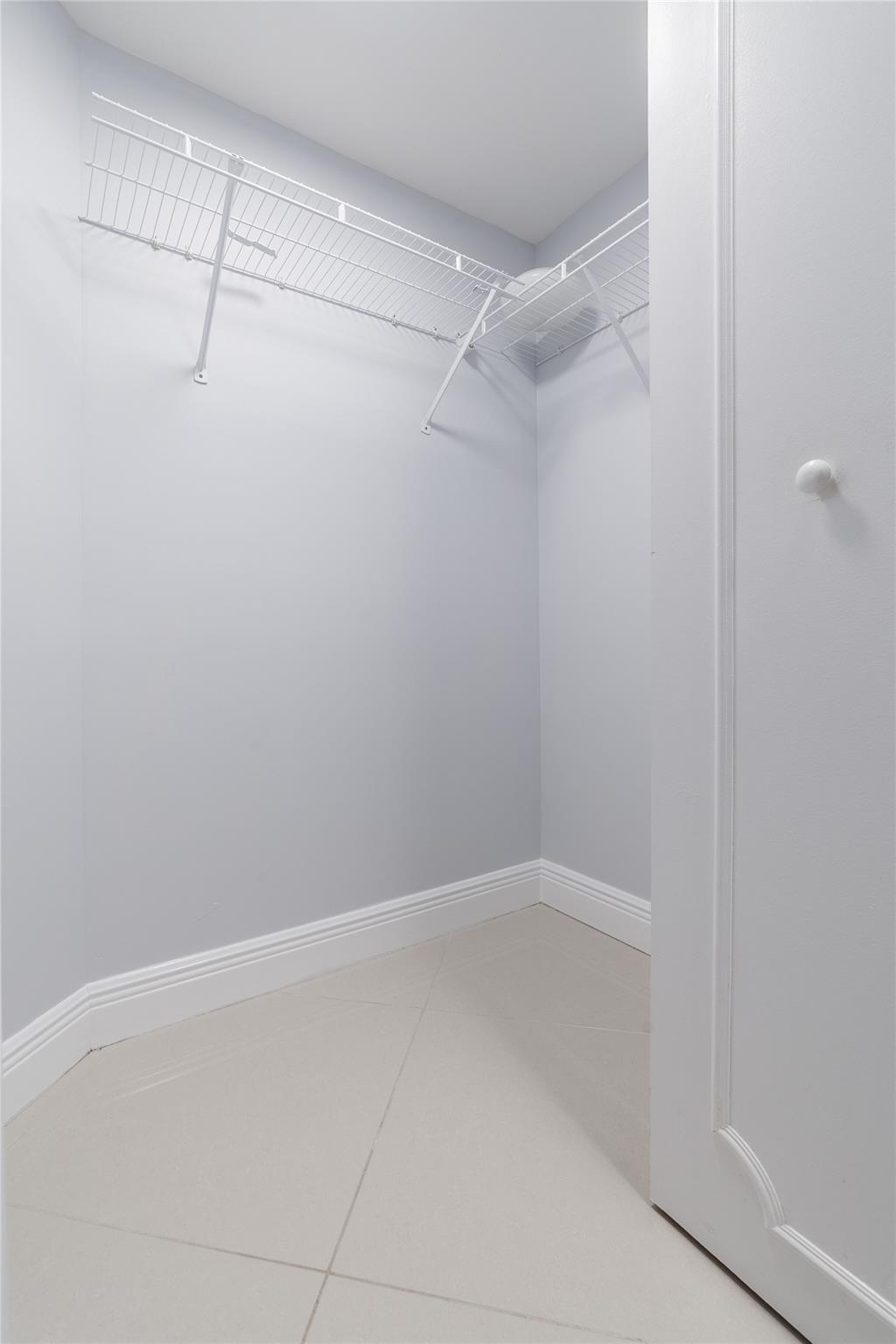 LA PERLA CONDO - Residential Lease