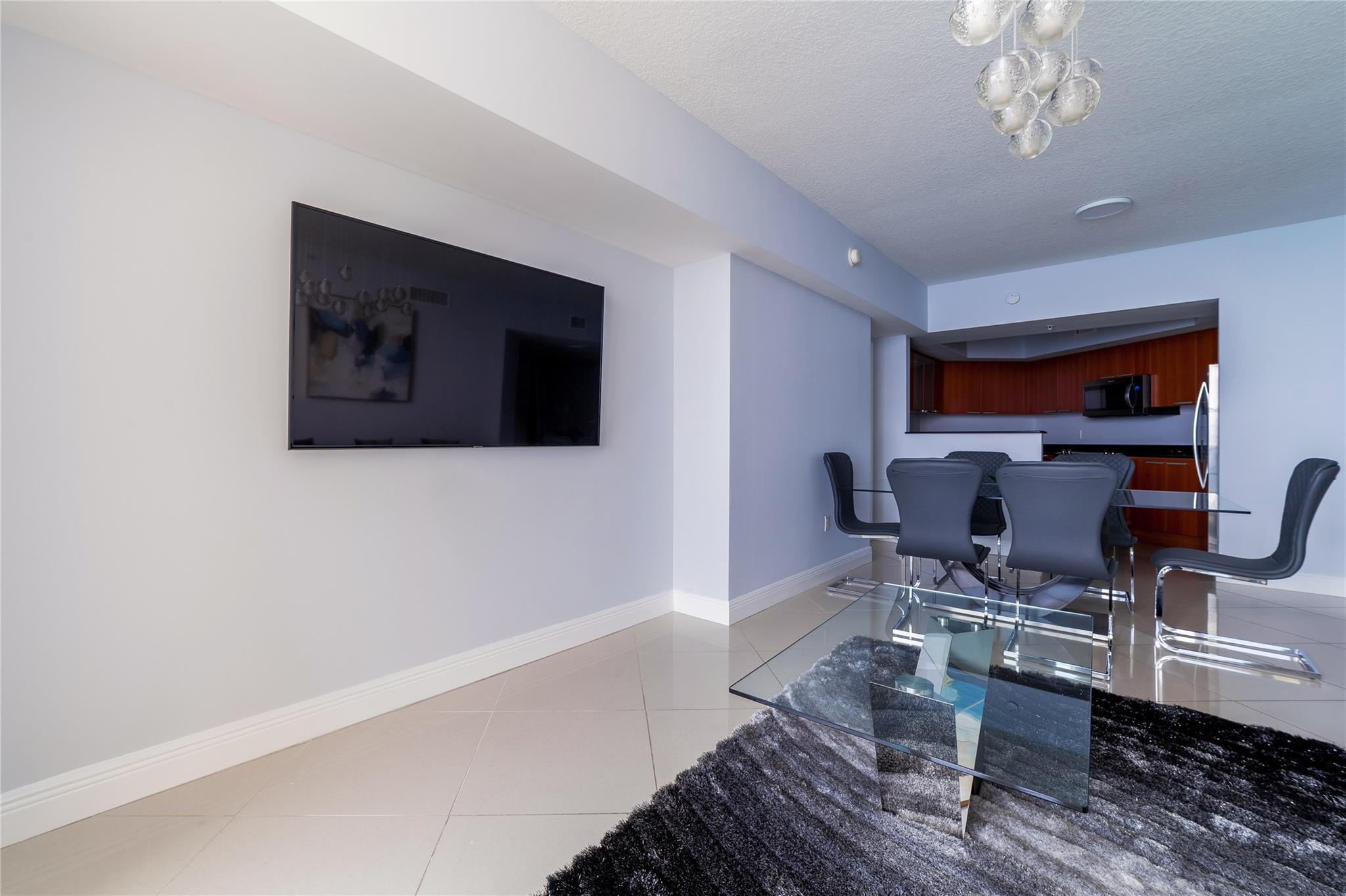 LA PERLA CONDO - Residential Lease