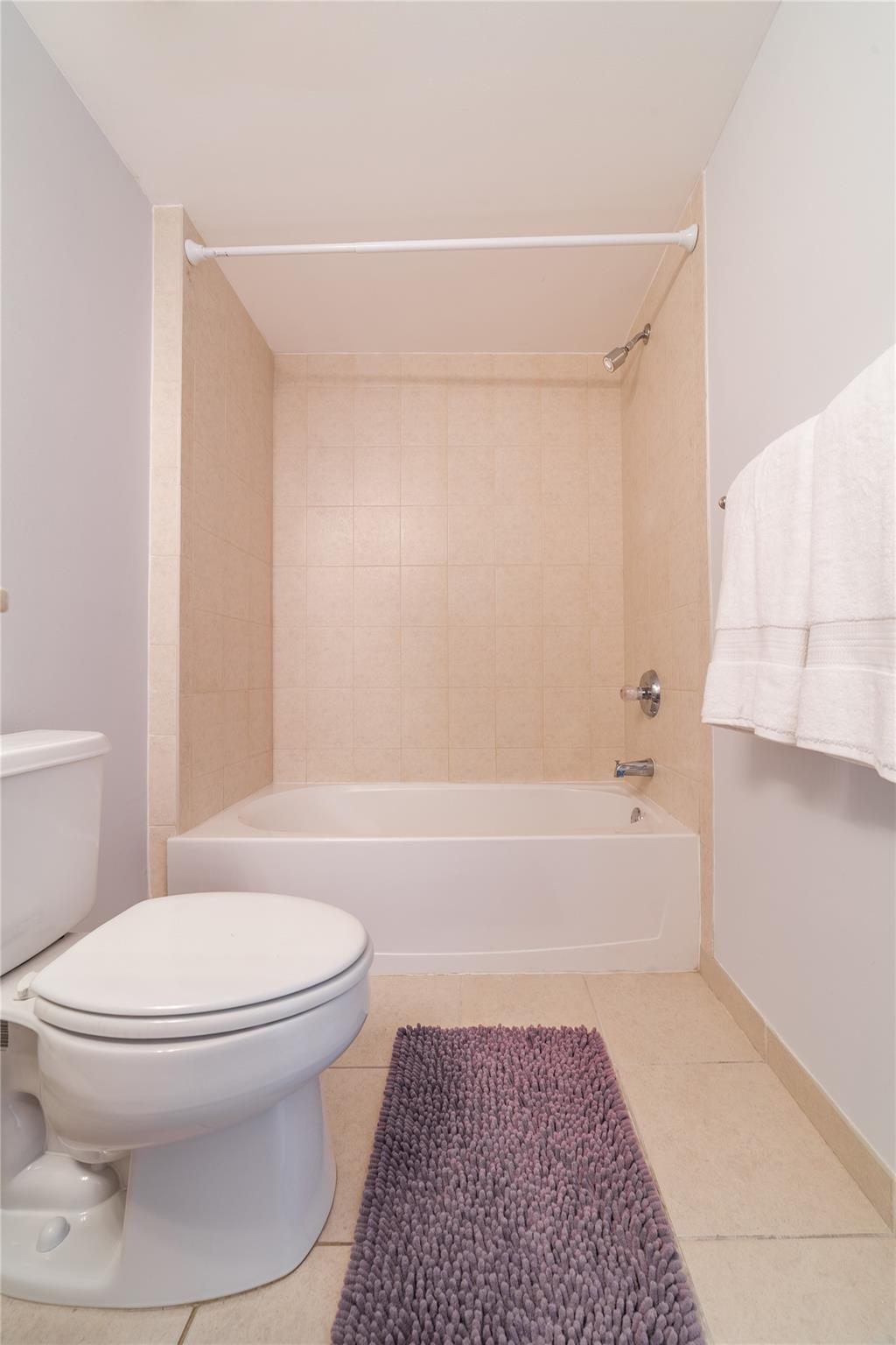 LA PERLA CONDO - Residential Lease