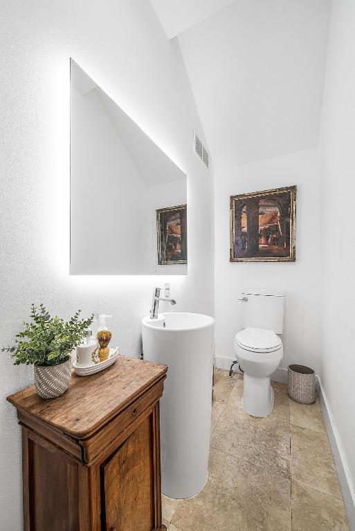 WELLINGTON AERO CLUB OF THE LANDINGS AT WELLINGTON - Residential