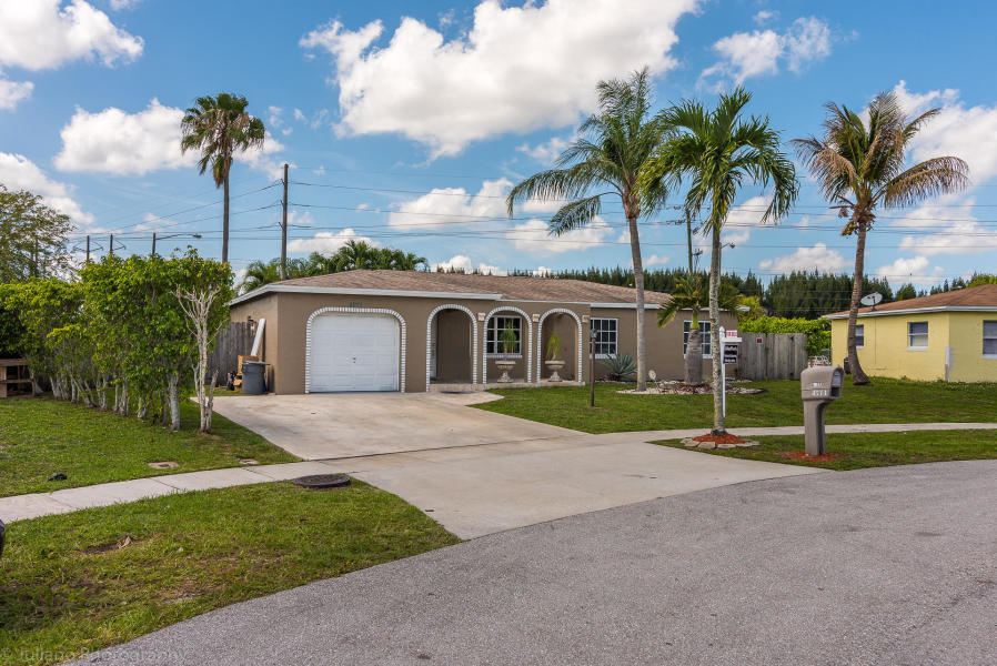 HOLIDAY CITY AT BOCA RATON SEC 3 - Residential Lease