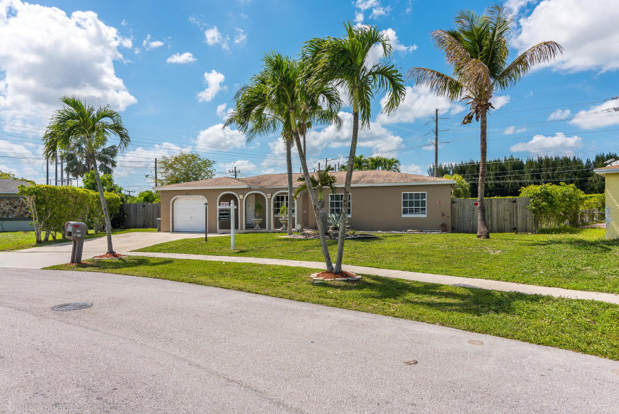 HOLIDAY CITY AT BOCA RATON SEC 3 - Residential Lease