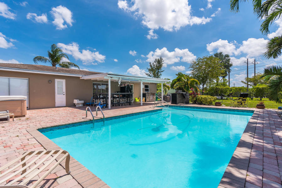 HOLIDAY CITY AT BOCA RATON SEC 3 - Residential Lease