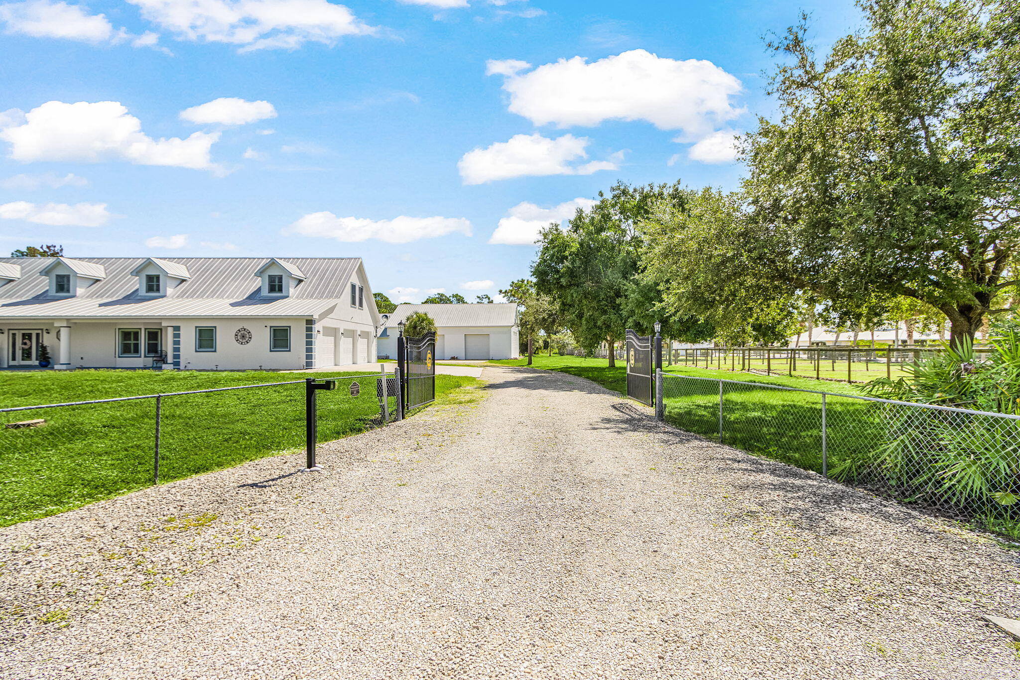 688 PALOMINO Trail