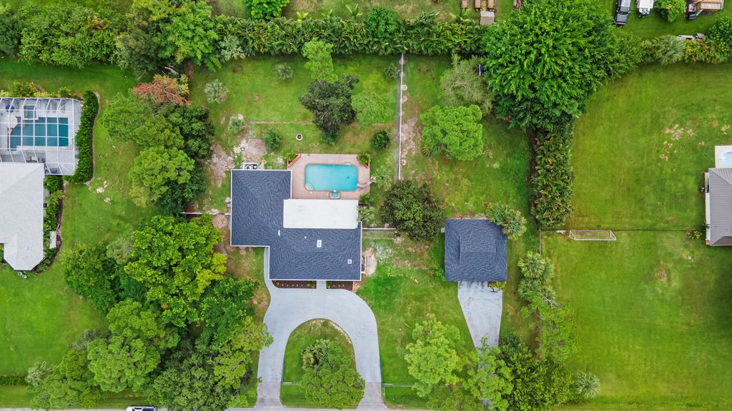 Photo of 15686 84th Avenue N, Palm Beach Gardens, FL 33418 (MLS # R11024026)