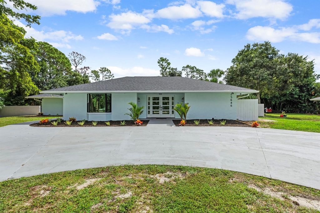 Photo of 15686 84th Avenue N, Palm Beach Gardens, FL 33418 (MLS # R11024026)