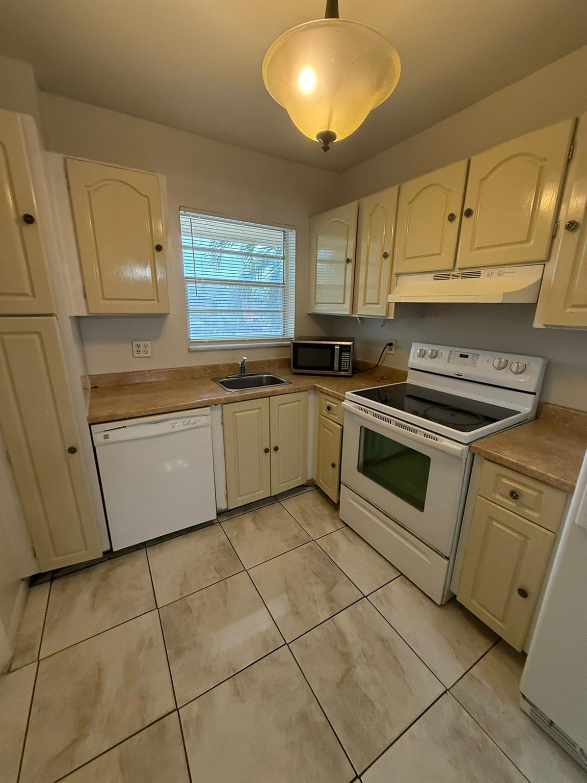 University Manors Condo - Residential Lease