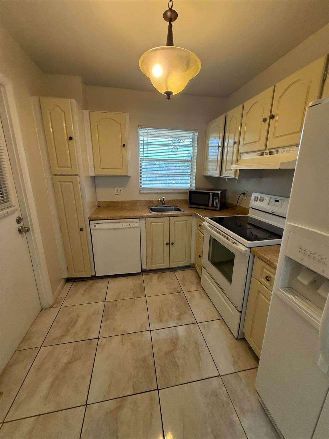 University Manors Condo - Residential Lease