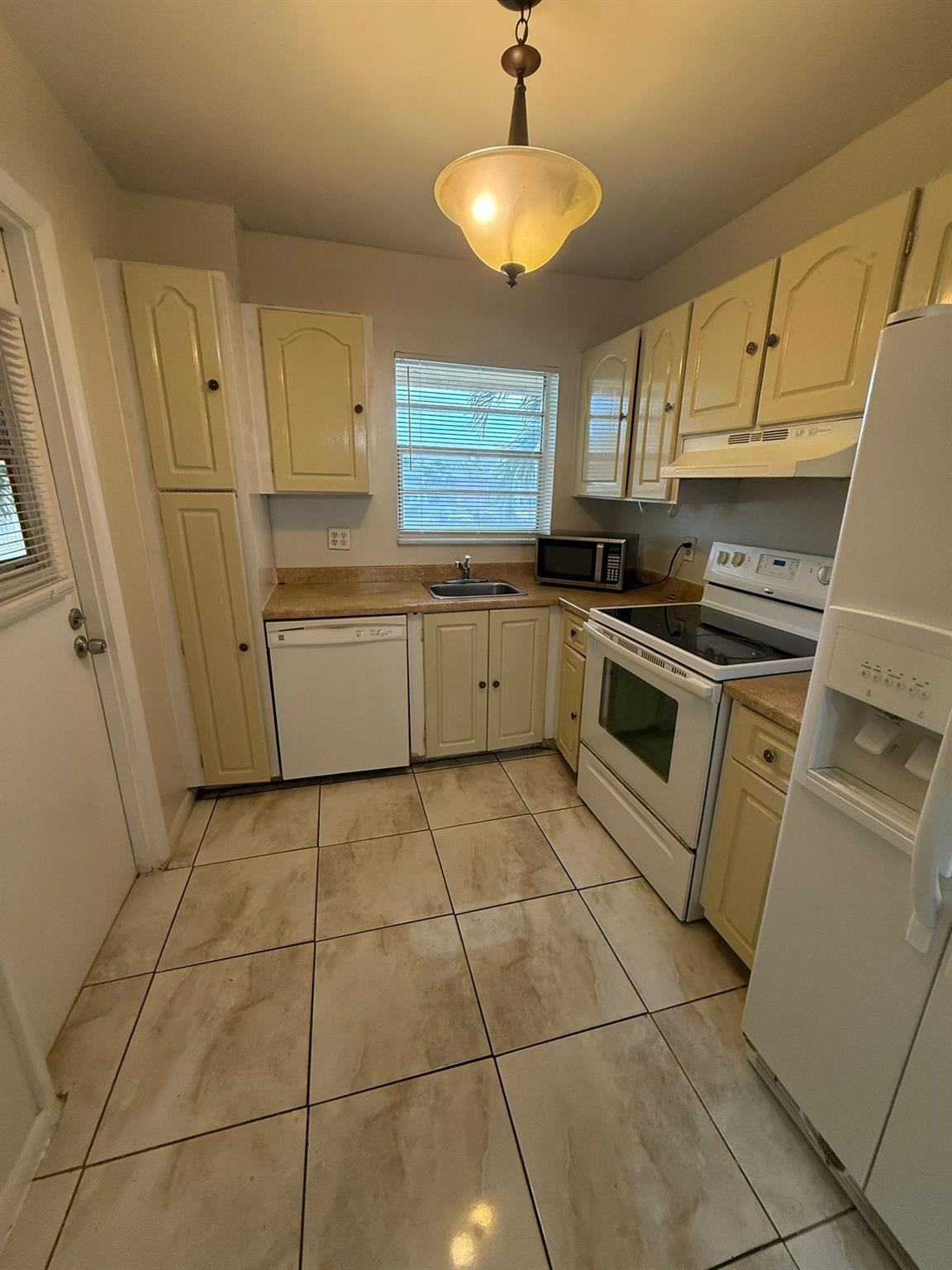 University Manors Condo - Residential Lease