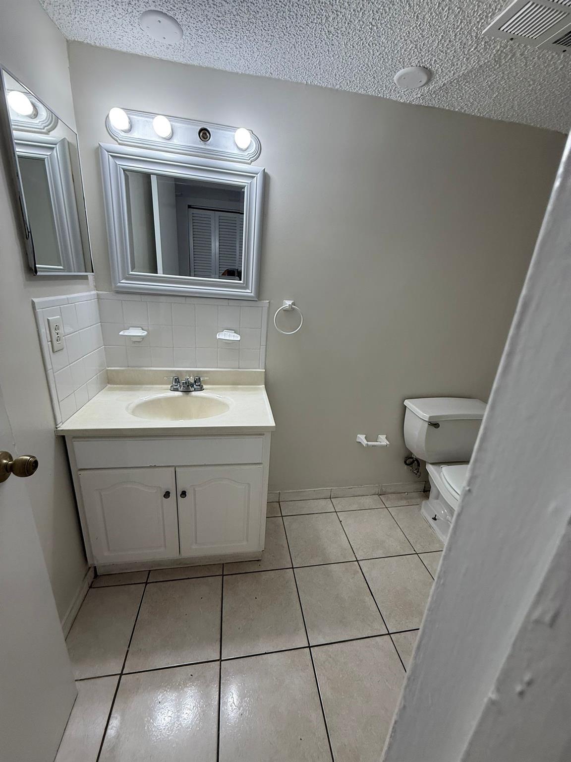 University Manors Condo - Residential Lease