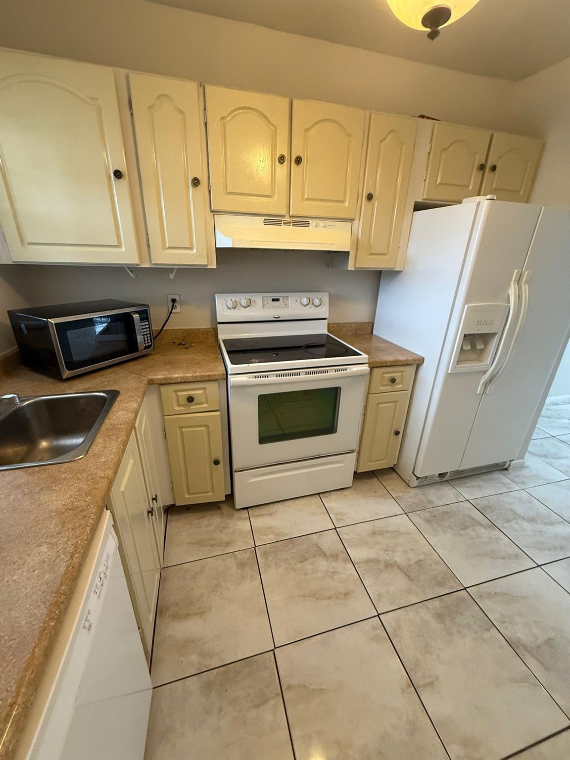 University Manors Condo - Residential Lease