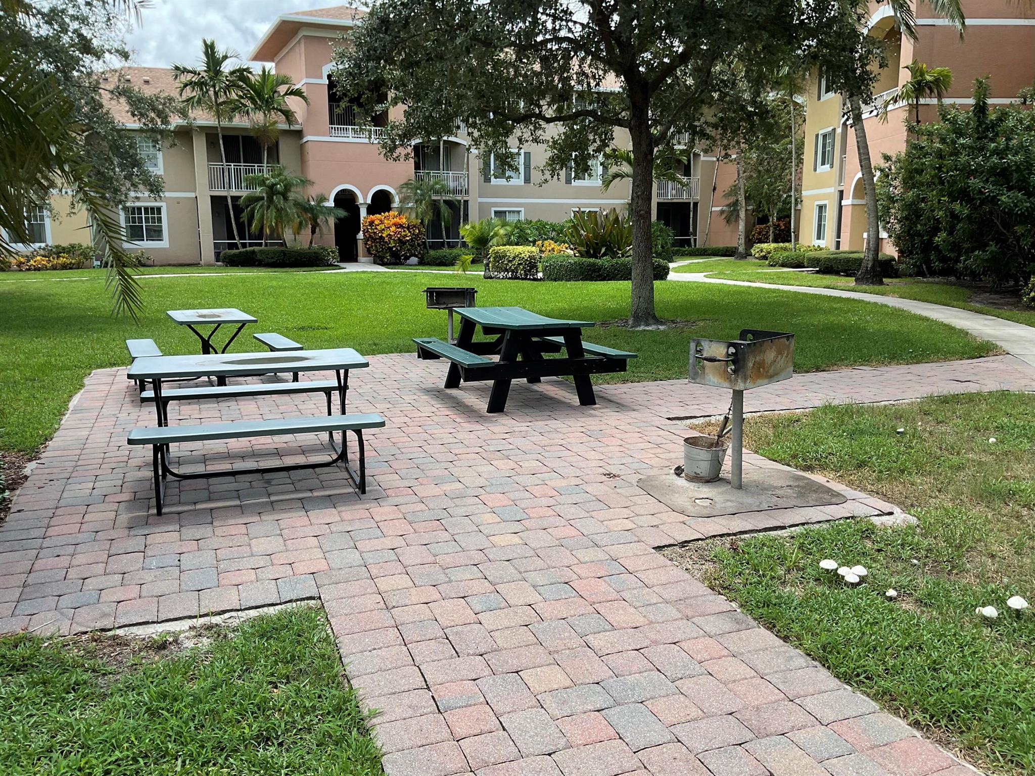 VILLAS AT EMERALD DUNES C - Residential Lease